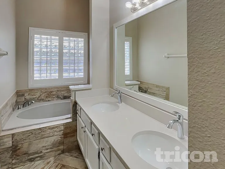 10630 Satinwood Cir — Photo 13