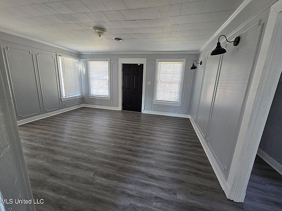 4th image of 5525 Valley St