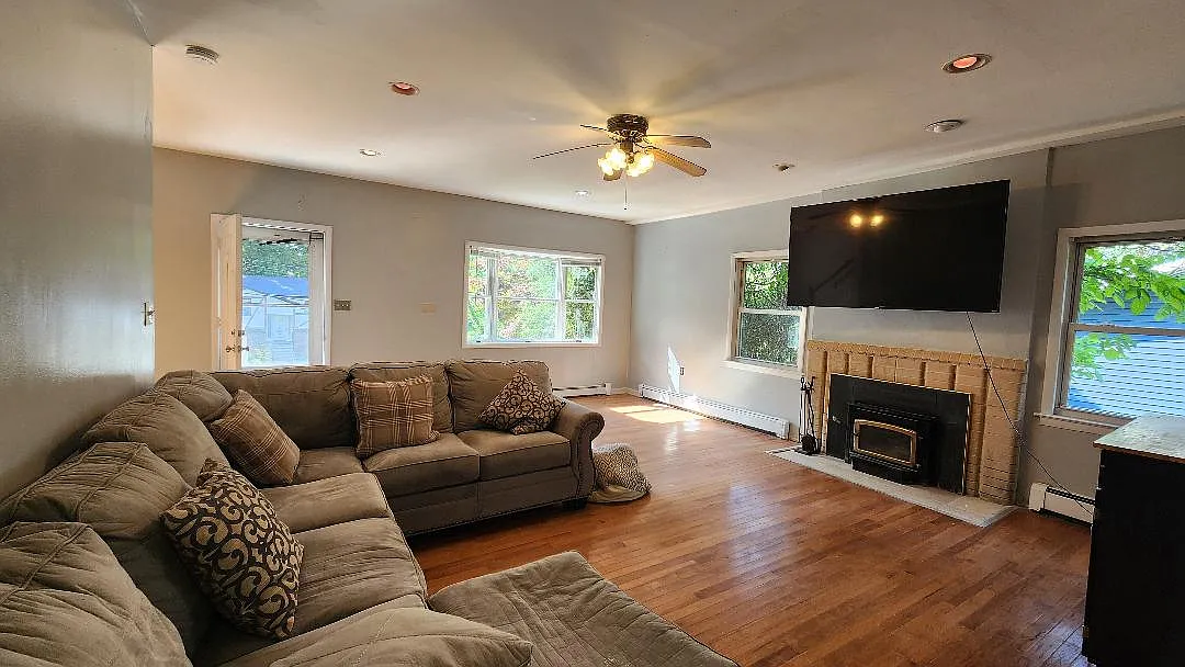 4 bed, 2000 sqft, $3,200 — Photo 4