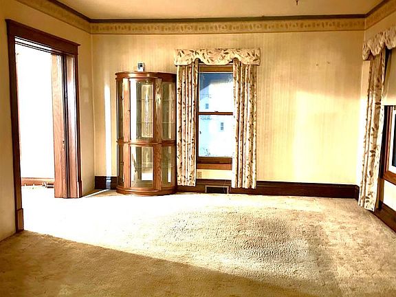 3rd image of 903 13th Avenue