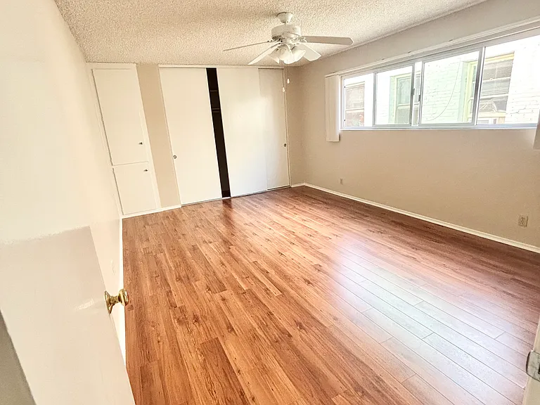 266 S El Molino Ave — Photo 8