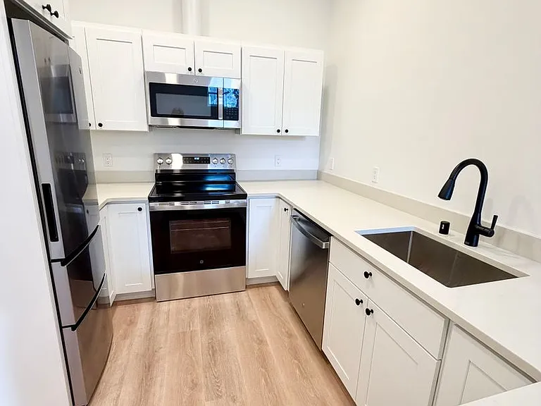 1223 W Nickerson St — Photo 9