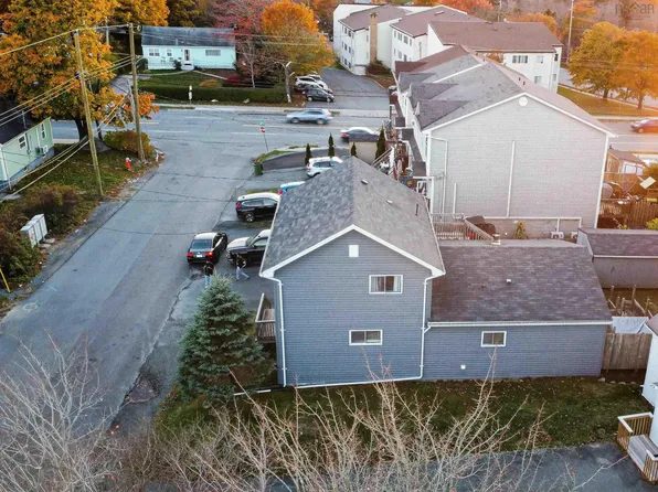 4 Lewis St, Halifax, NS B3R 1P6