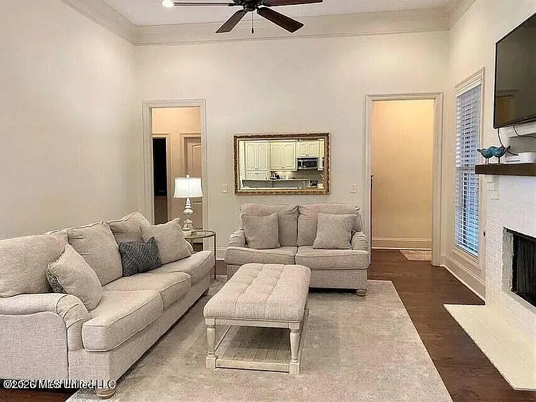 212 Stillhouse Creek Dr — Photo 4