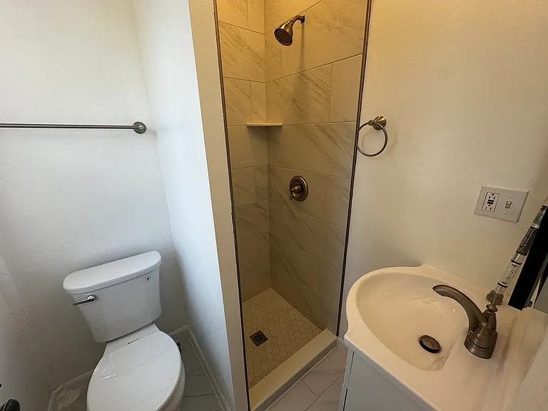 1223 F St NE — Photo 9