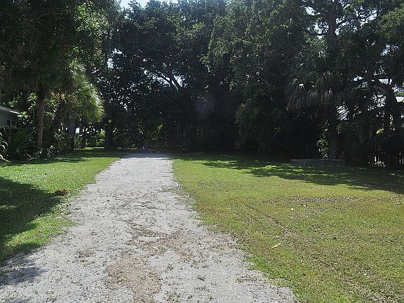 2nd image of 2320 Oak Dr