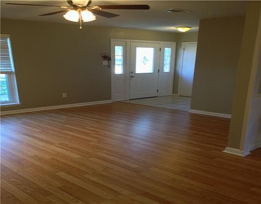 4th image of 3303 Queen Elizabeth Dr