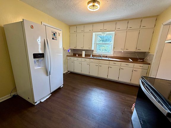 5th image of 304 W 10th Street