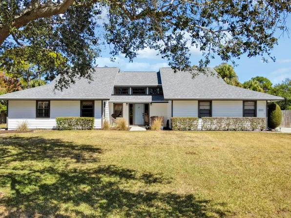 899 NE Juniper Place, Jensen Beach, FL 34957