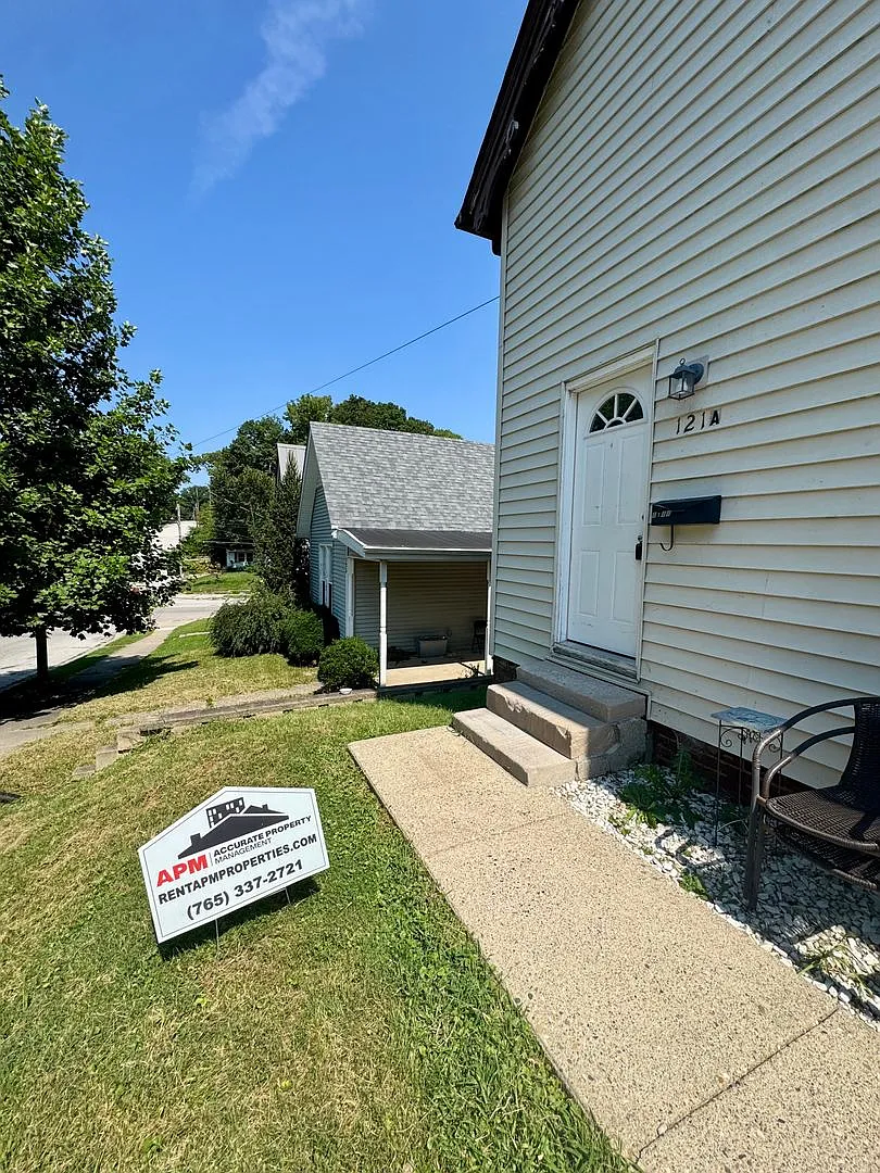 121 Asher St — Photo 3