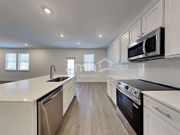 4th image of 334 Hickory Pointe Loop