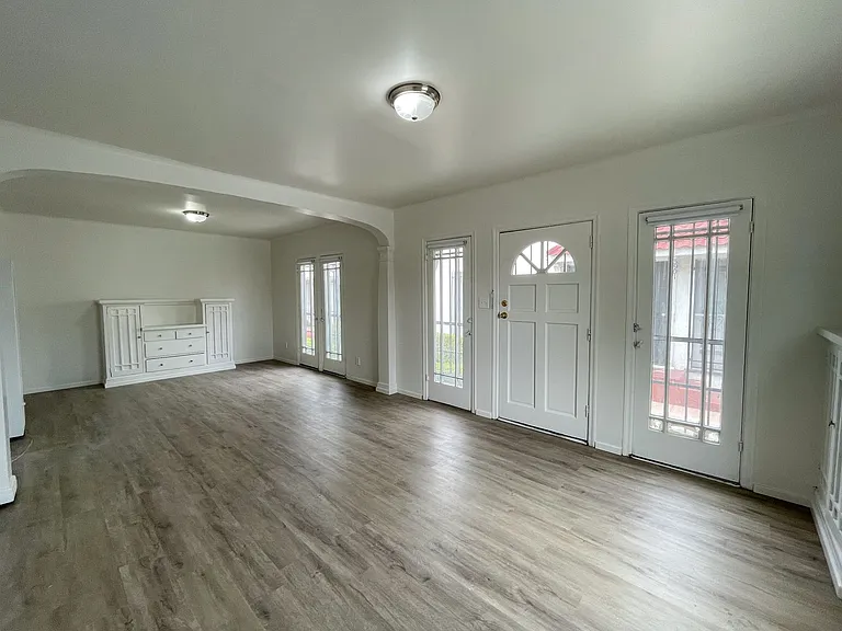 1450 W 39th St — Photo 14