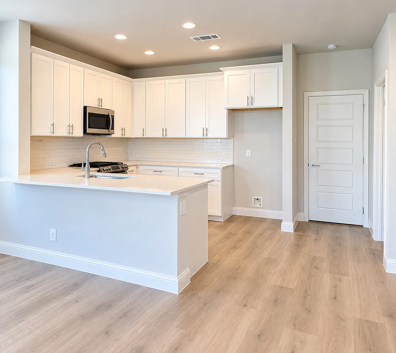 3 bed, 2.5 bath, 1643 sqft, $2,300 — Photo 2