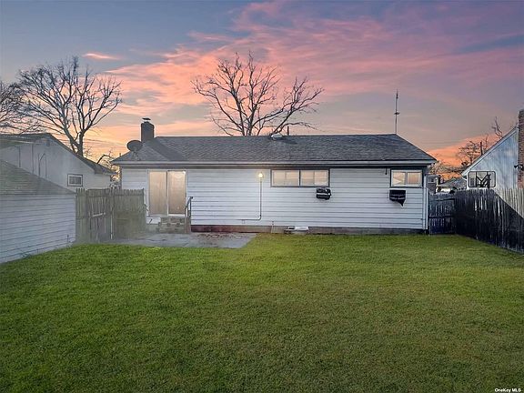 3rd image of 543 Bellmore Ave
