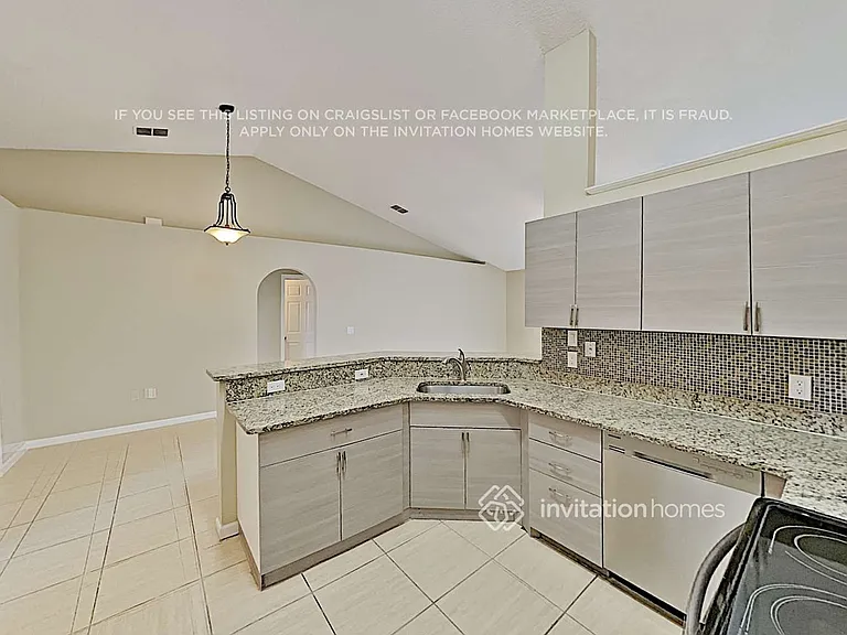 2110 SW Algiers St — Photo 6