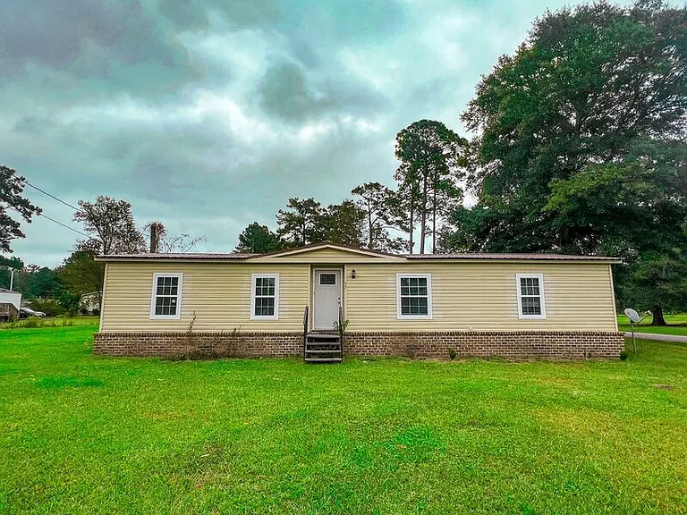 55 Peachtree Dr — Photo 2