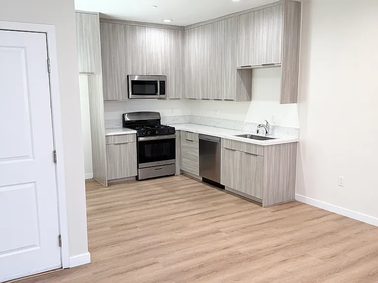 8827 Van Nuys Blvd #203 — Photo 10