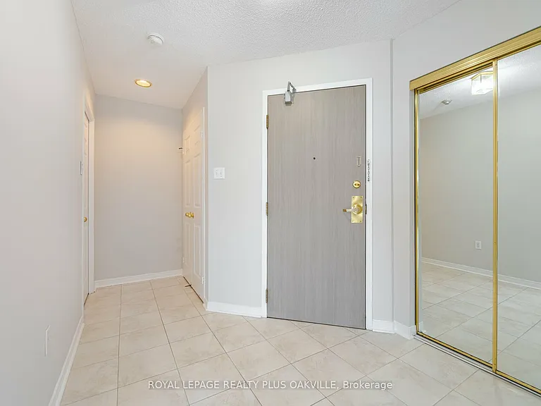 2177 Burnhamthorpe Rd W #1810 — Photo 4