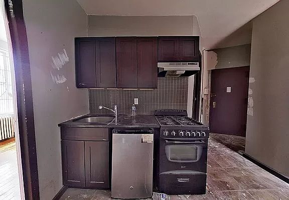 4th image of 543 E 5th St APT 9