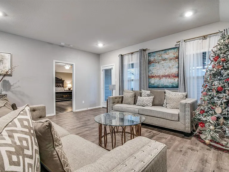 1829 Strongbark Dr — Photo 13