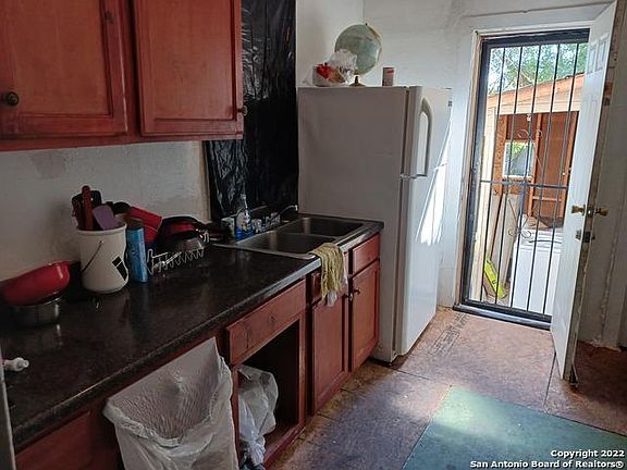 3rd image of 1212 Delgado St