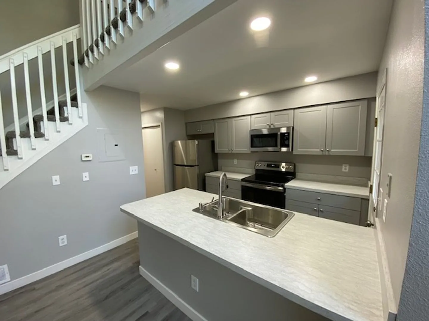 2 Bedroom in Pebble Brook North — Photo 4