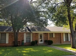 212 Crestwood Dr, Fredericksburg, TX 78624