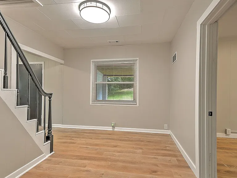 1712 Oaklawn St — Photo 15