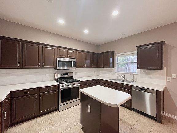5th image of 611 Turnbow Trl