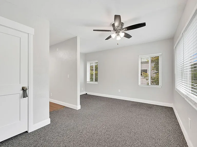 Jefferson Avenue Apartments — Photo 37