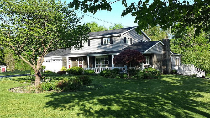 619 Beech Street, Derry
						:
						Professional landscaping is manicured and mature.