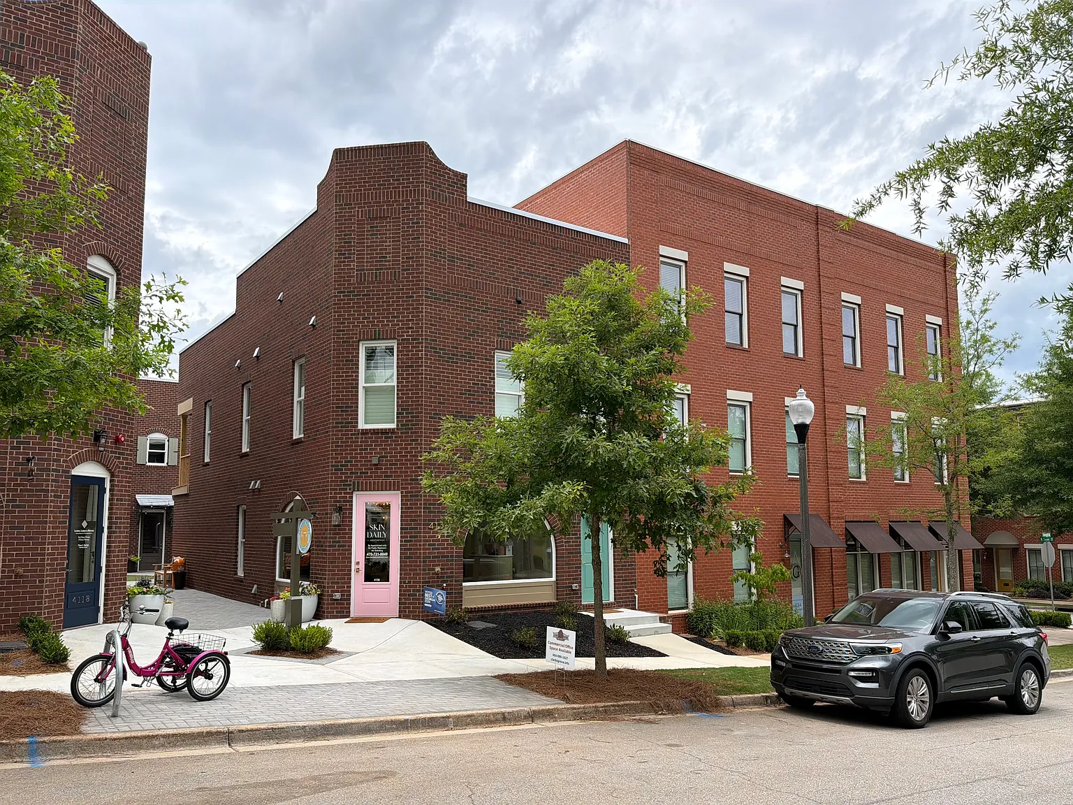 4142 N Swann St — Photo 1