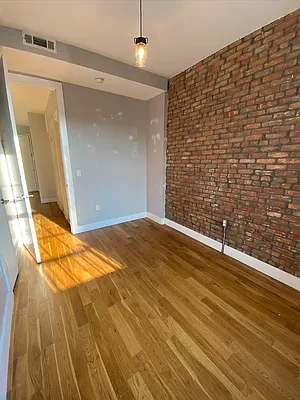 Rented by Hagstrom Management Inc | media 33