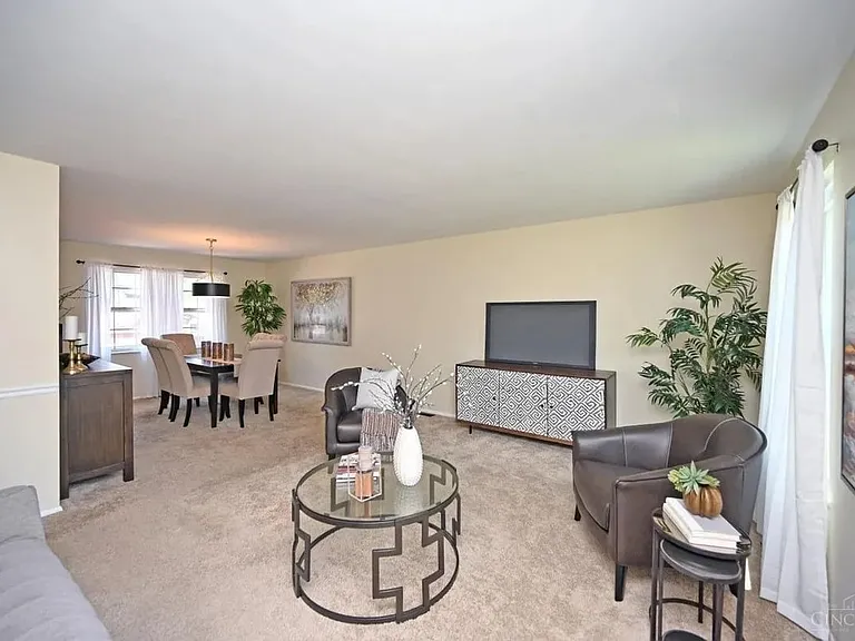 8608 Linderwood Ln — Photo 3