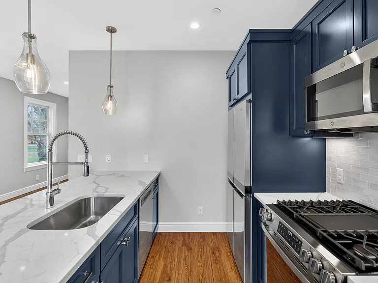 "Wiltshire" Apt 10 @ 3 Park St - 2 BR and 2 1/2 Duplex
