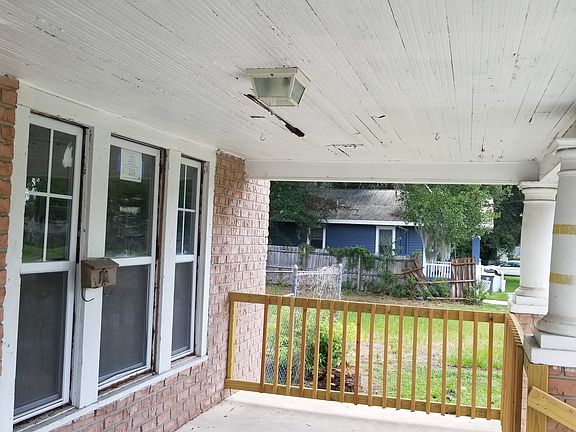 3rd image of 319 E 18th St
