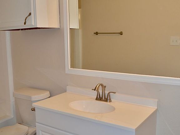 3rd image of 427 Saddlebrook Dr
