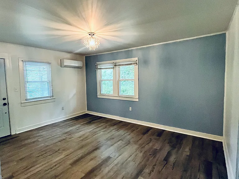 122 Liberty Dr — Photo 3