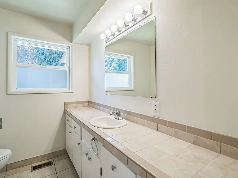 1554 SE Spruce St — Photo 11