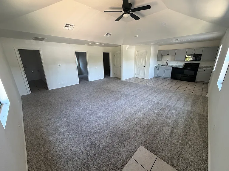 2807 E 3rd St #B — Photo 6