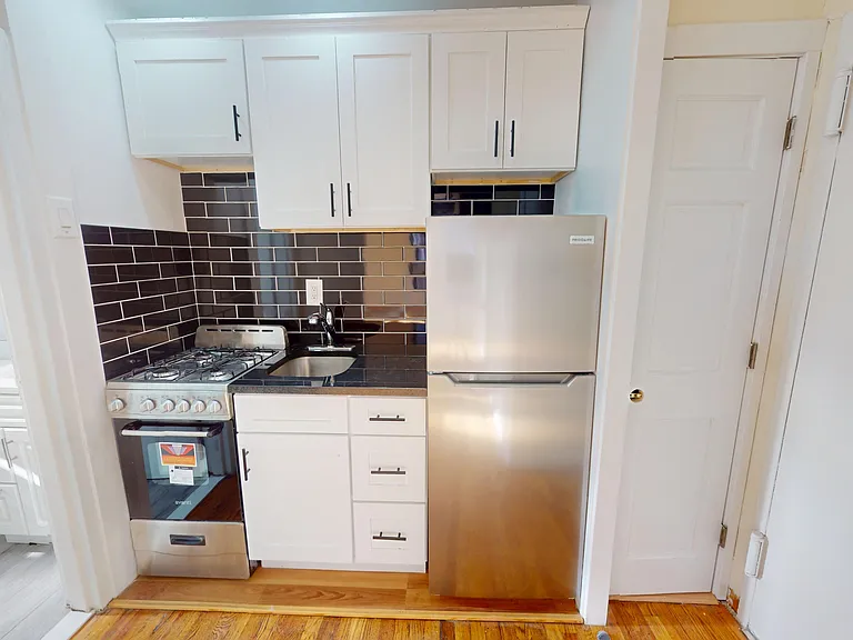 246 E 45th St #4F — Photo 9