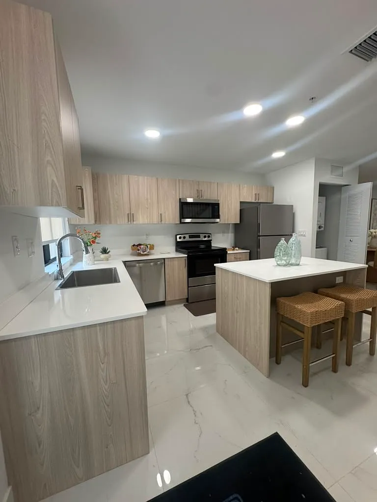 2 bed, 2.5 bath, 1120 sqft, $3,050 — Photo 2