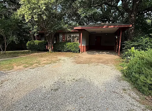2217 NE 1st Ave Photo 1