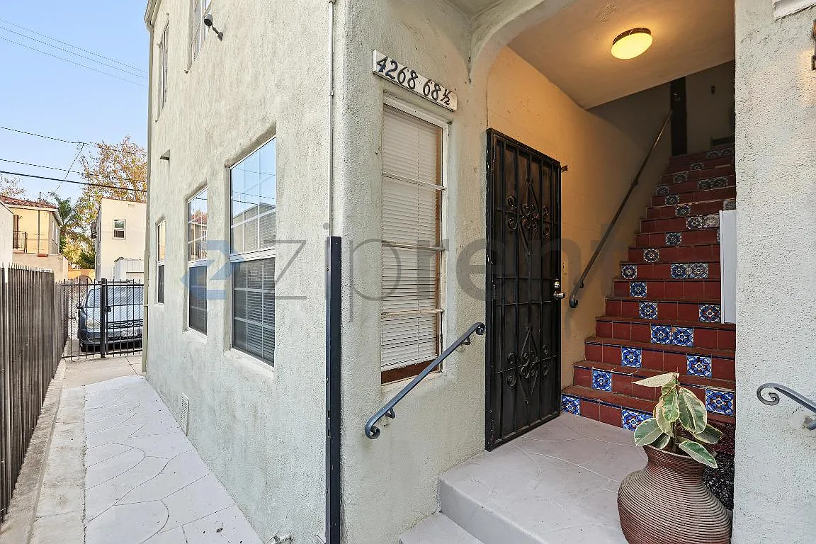2 bed, 1050 sqft, $3,175 — Photo 2