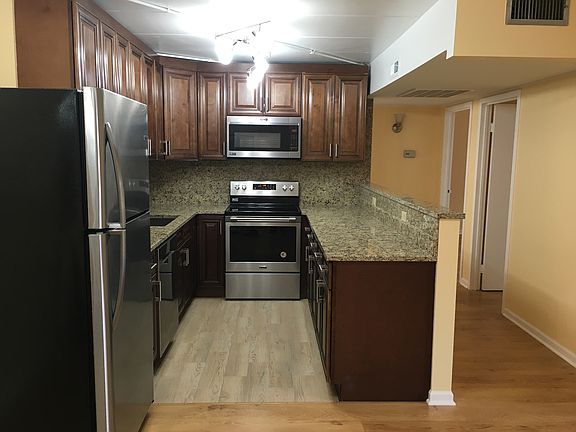 2nd image of 3221 W Parkway Dr #2