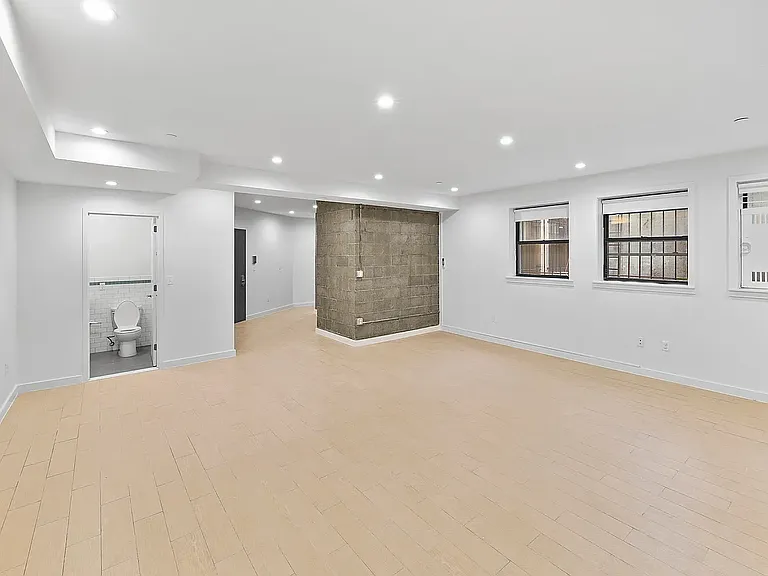 252 S 3rd St #1 — Photo 14
