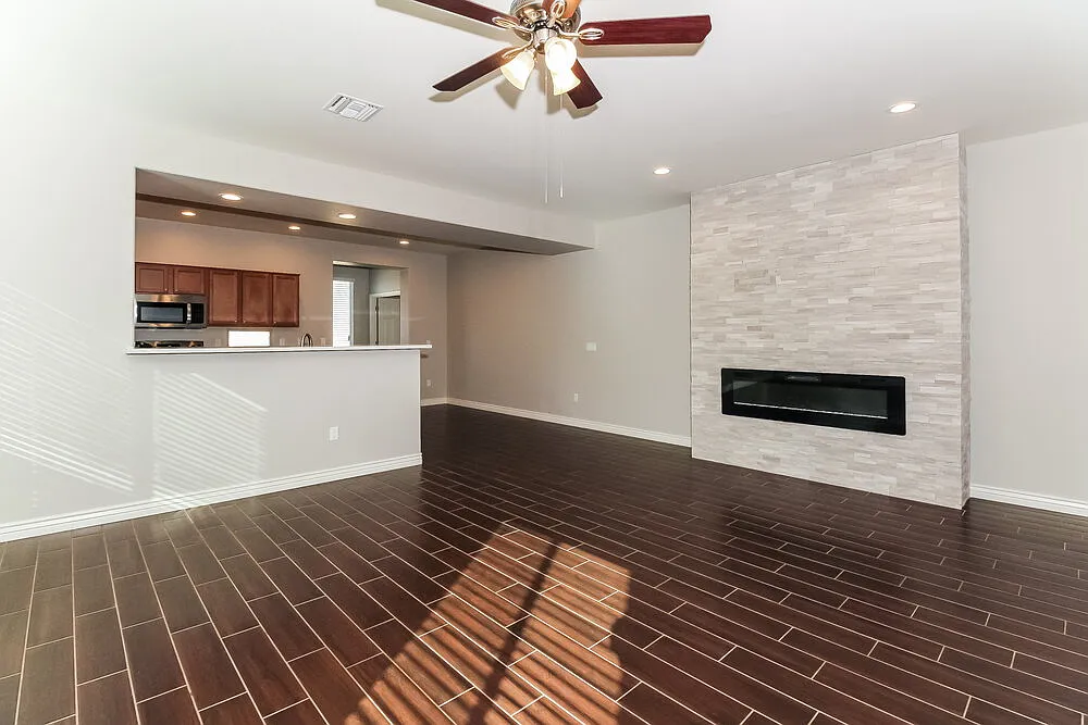 4 bed, 2.0 bath, 1800 sqft, $2,005 — Photo 4