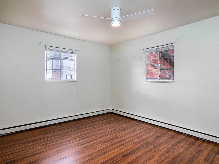 661 N Pearl St — Photo 26