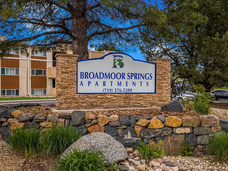Broadmoor Springs — Photo 15
