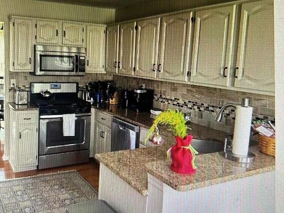 3rd image of 89 Violet Ct